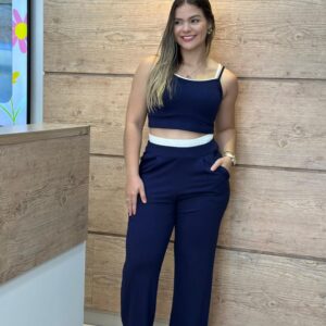 Conjunto Feminino Cropped + Calça Pantalona - Marinho com Detalhe Off
