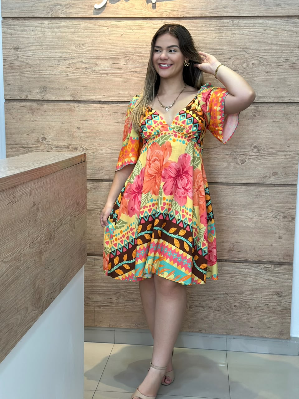 Vestido Evasê Midi Floral Tropical