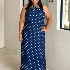 Vestido Lux Poá com Broche Plus Size